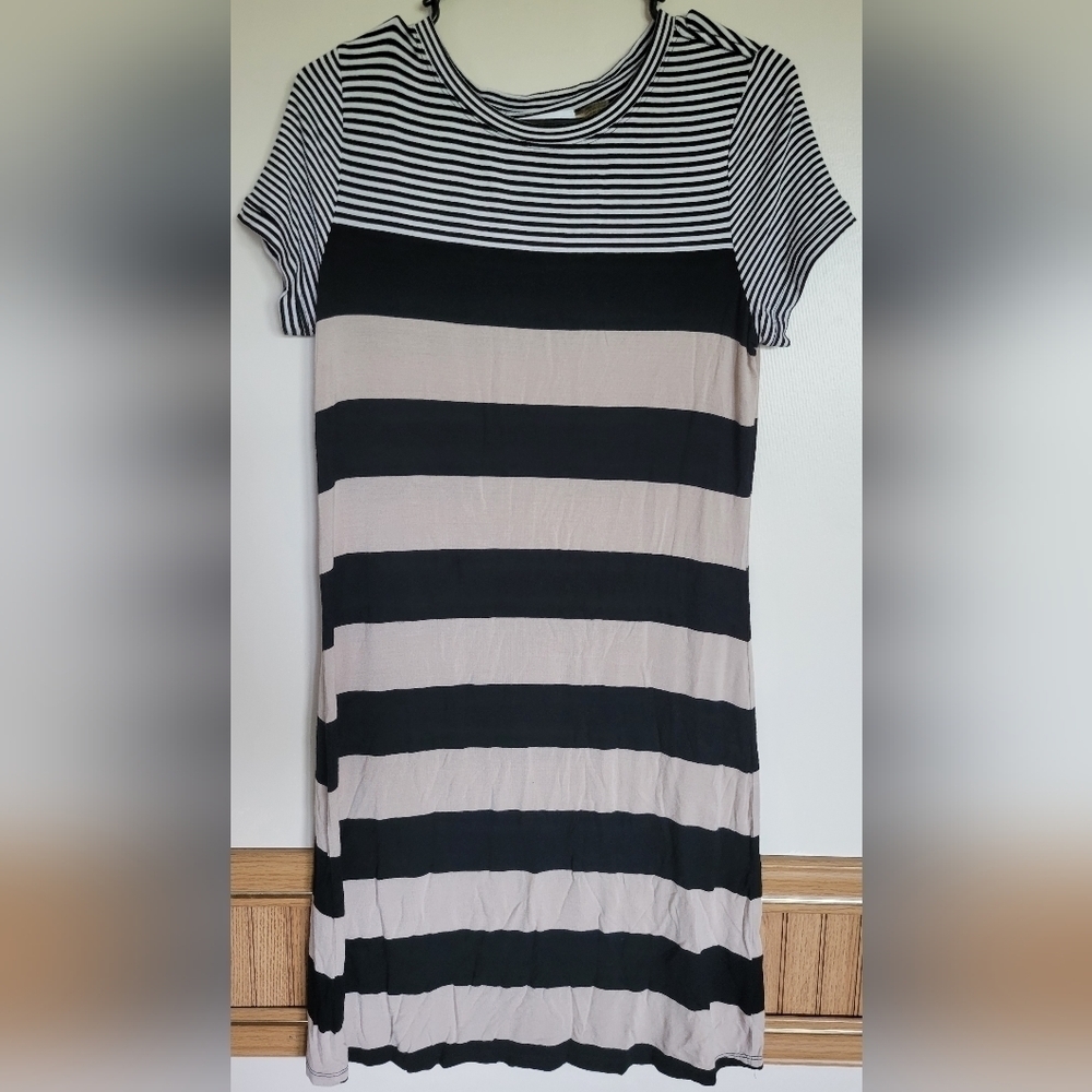Calvin Klein Women's Black and Tan Striped Shift Dress Size Medium